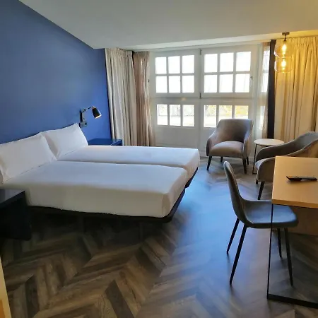 מלון Alda Galeria Coruna 2*