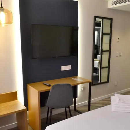 Alda Galeria Coruna מלון 2*
