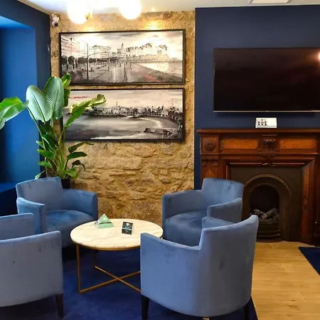 Alda Galeria Coruna מלון